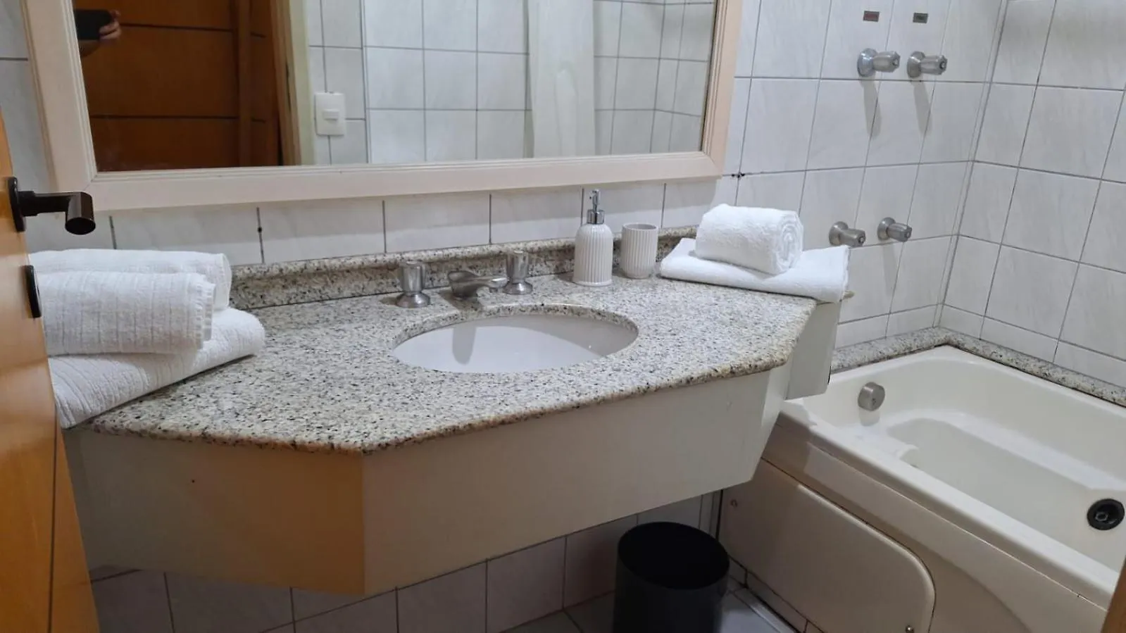Hampton Park Jardins Com Banheira Hidromassagem Luxuoso Apartment Sao Paulo 0*,  Brazil